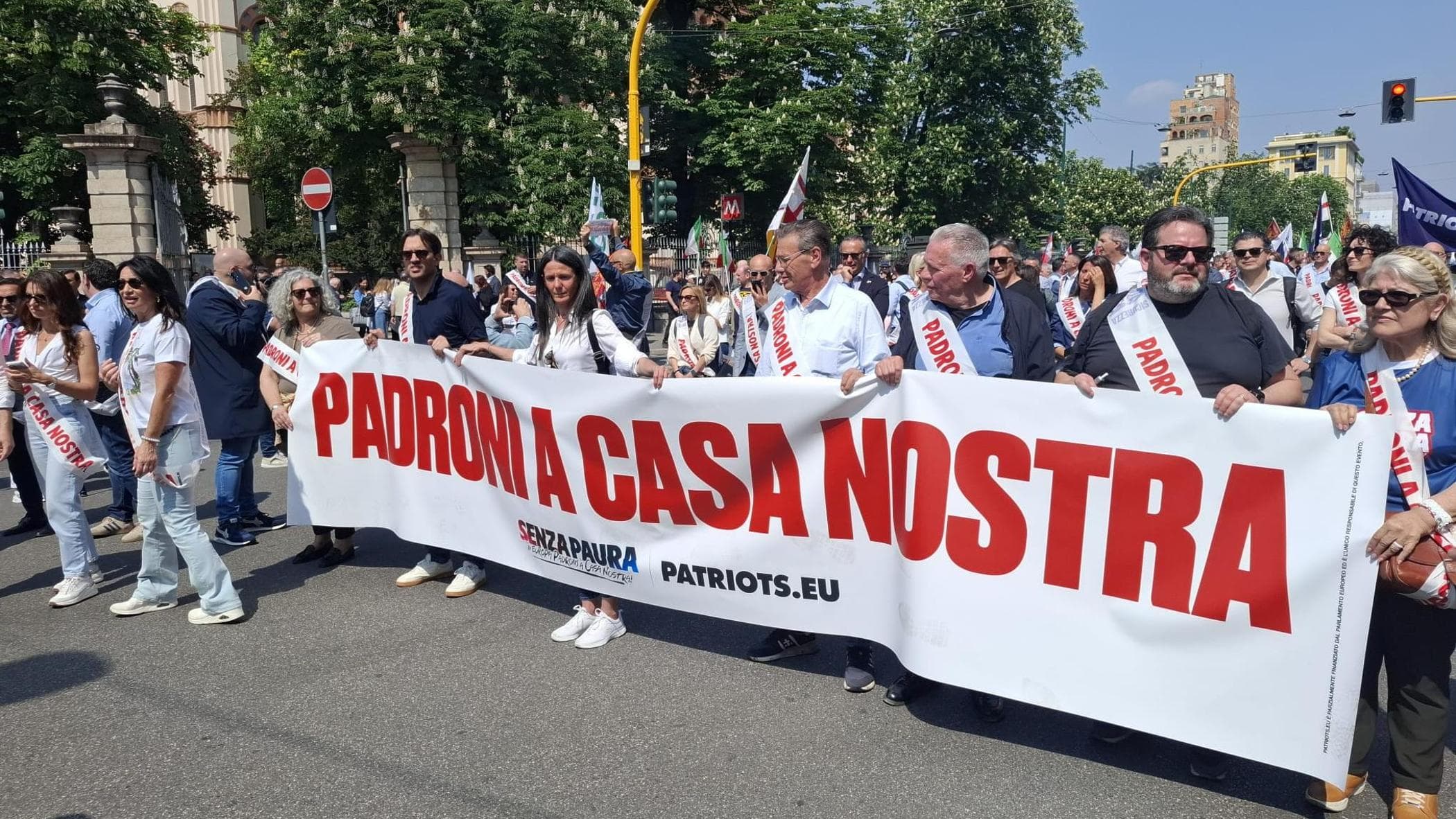 Manifestazioni a Milano, al via il “corteo dei patrioti” della Lega da Porta Venezia