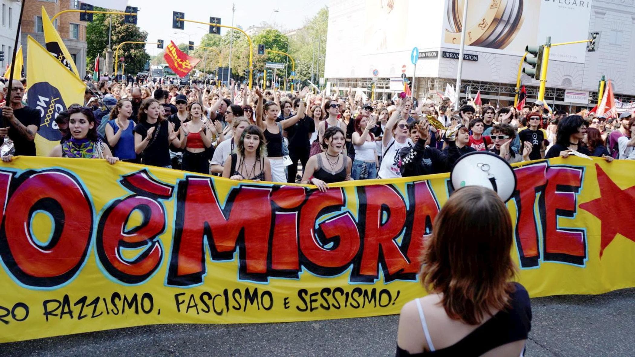 Associazioni e politici in corteo contro la Remigration: “Questa è la città di migranti e 25 Aprile”