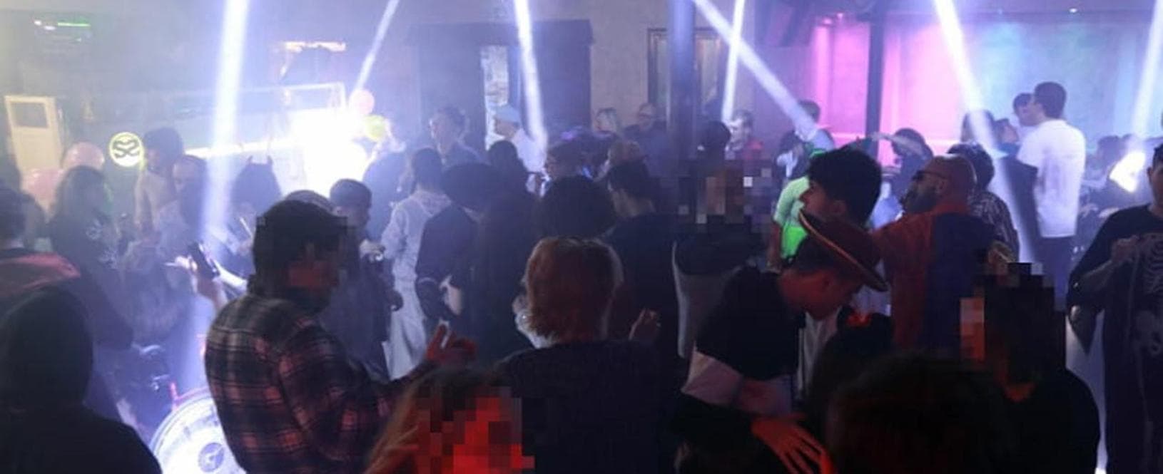 Party con escort di lusso per i calciatori: “Vuole una tipa a pagamento”, “Gli mando la brasiliana”