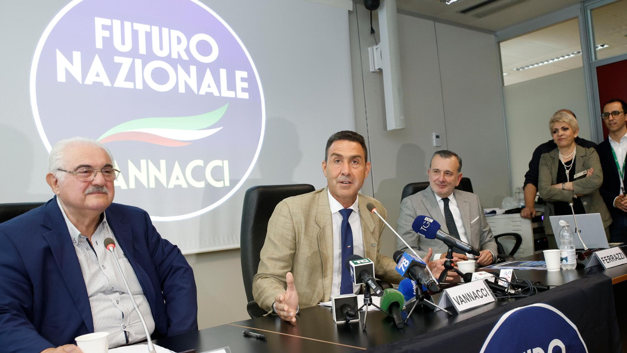 Il generale Vannacci: “A Vigevano primo assaggio. Marina Berlusconi che ruolo ha in Forza Italia?”