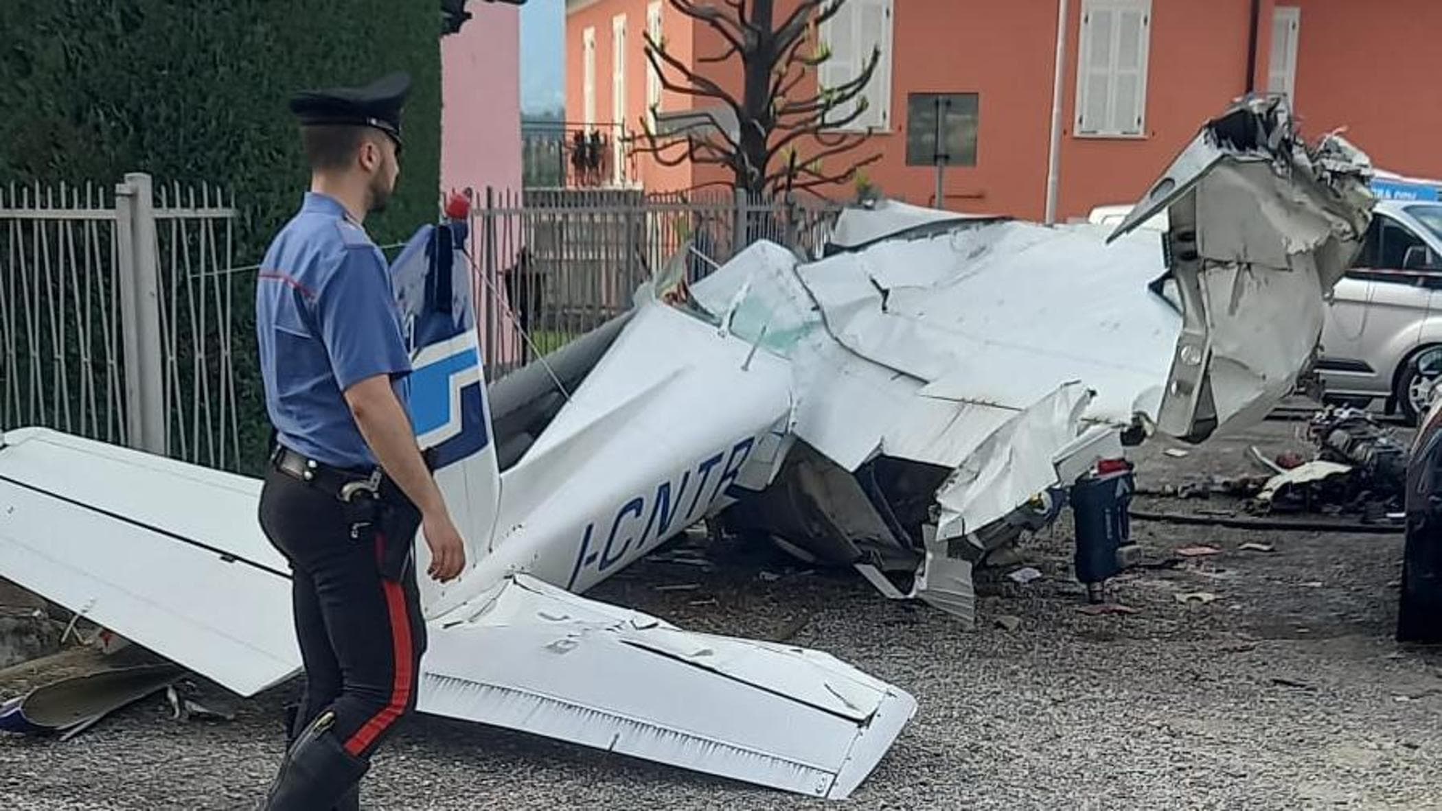 Valbrembo, Cessna con a bordo due persone precipita tra le case: un morto e un ferito gravissimo
