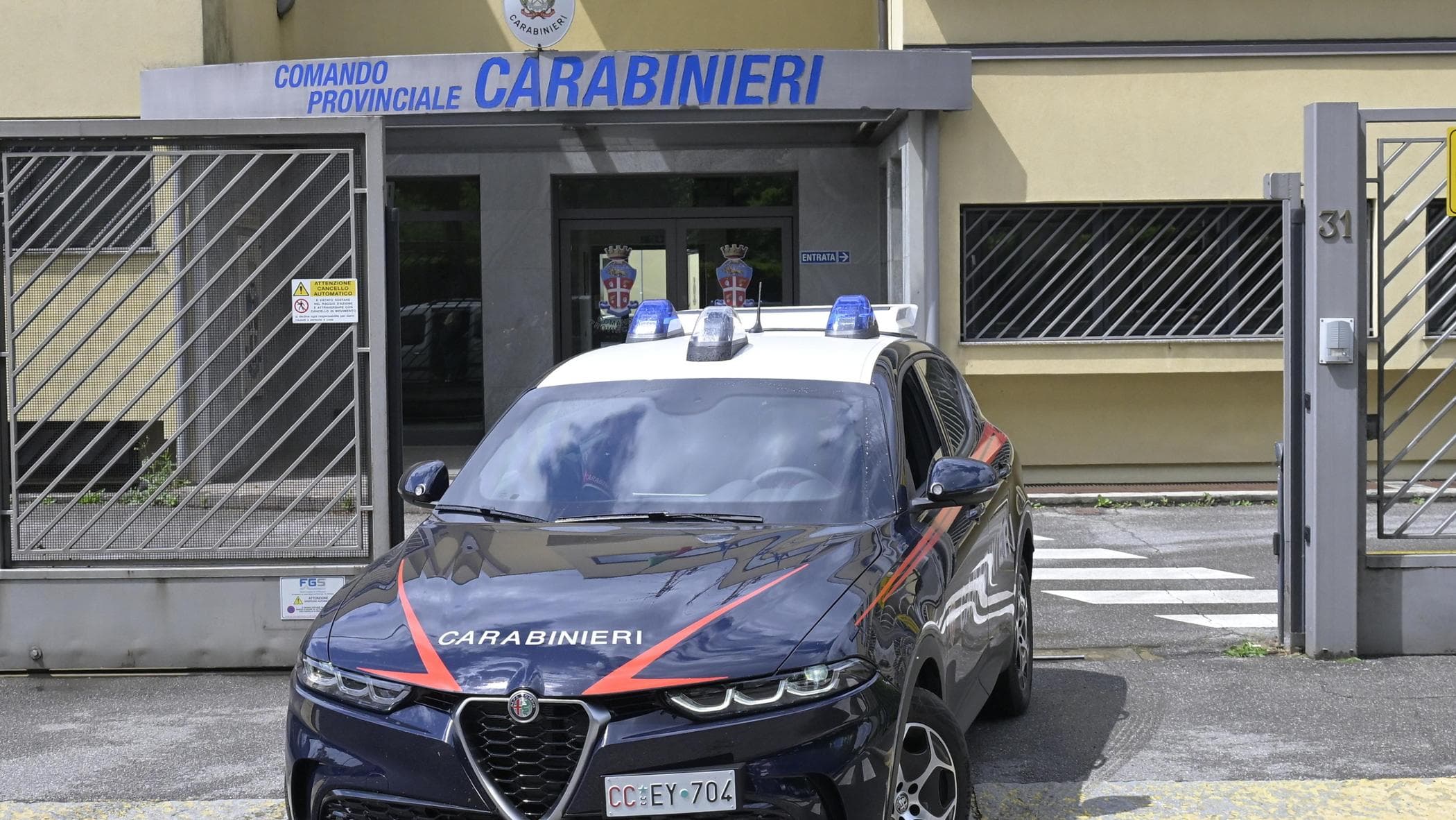 Botte, insulti e sigarette spente sul corpo: madre in carcere a Bergamo per torture su quattro figli