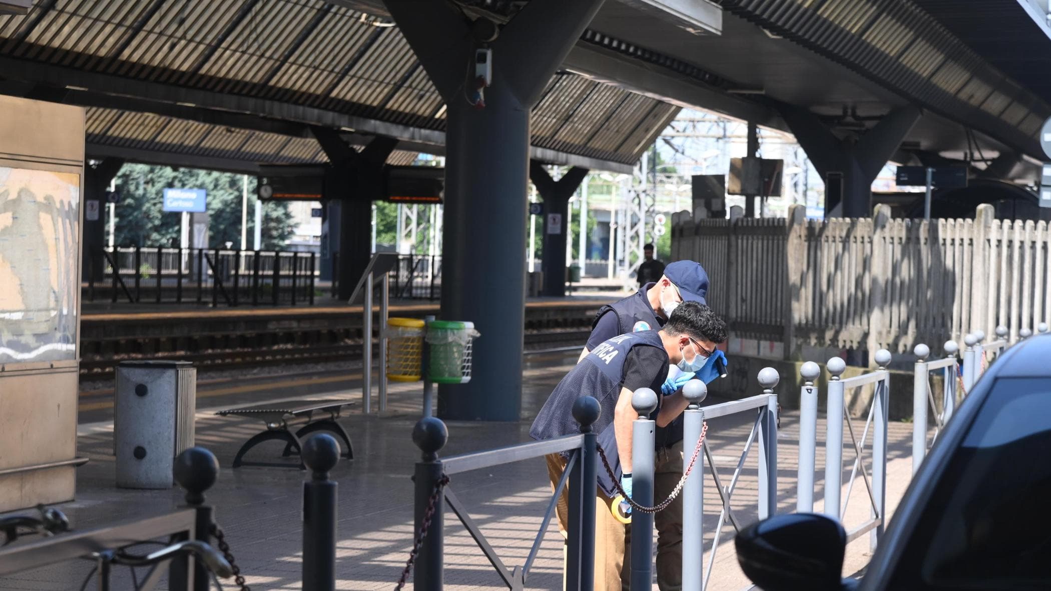 Omicidio stazione Certosa: fermato un giovane, perquisizioni per altri 7 ragazzi nell’hinterland