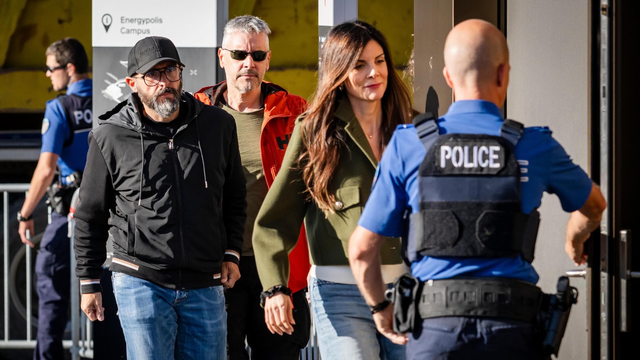 Crans-Montana, la chat inchioda i Moretti: “Attenti, il locale può bruciare”