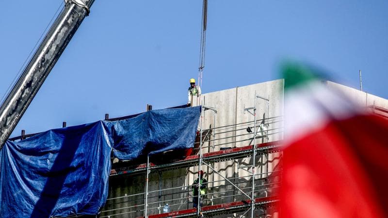 Consolato Usa, le minacce agli operai: “Se ti assenti ancora ti rispedisco a casa dentro a una bara”