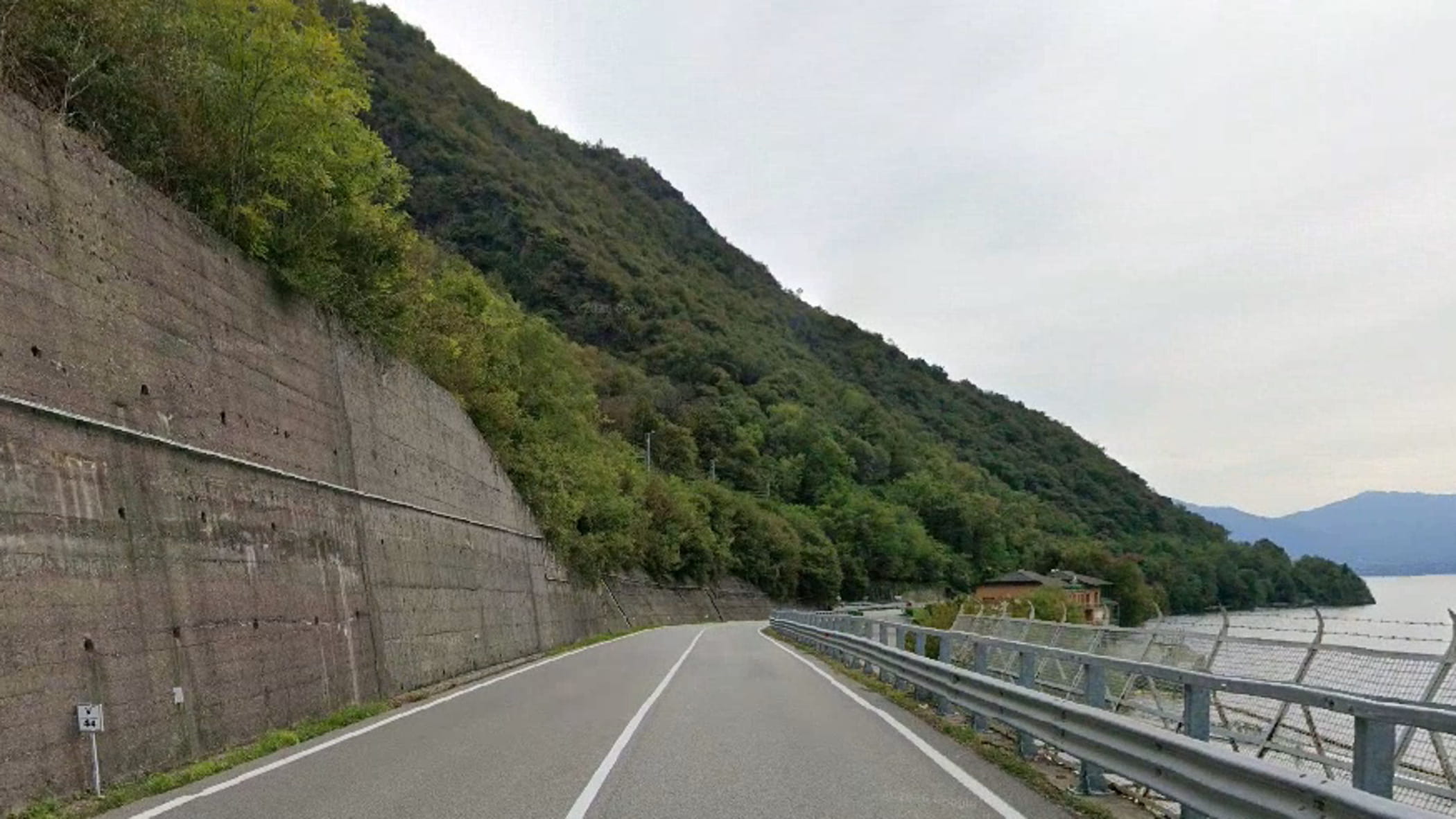 Auto investe cinque pedoni nel Varesotto: morta una ragazza di 17 anni, gli altri feriti gravi