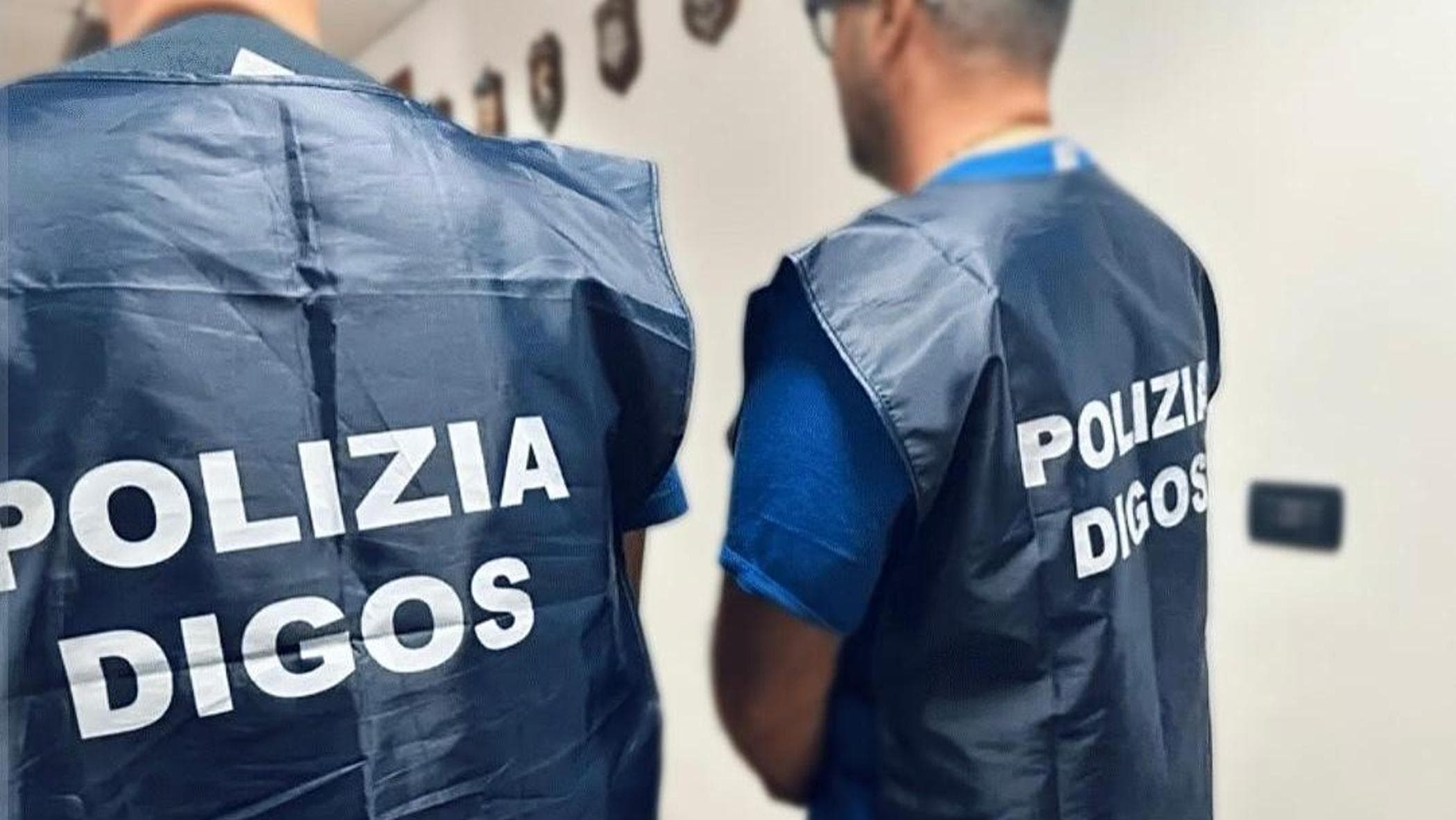 Terrorismo, arrestata 17enne a Pavia: sul cellulare i manuali per costruire cinture esplosive