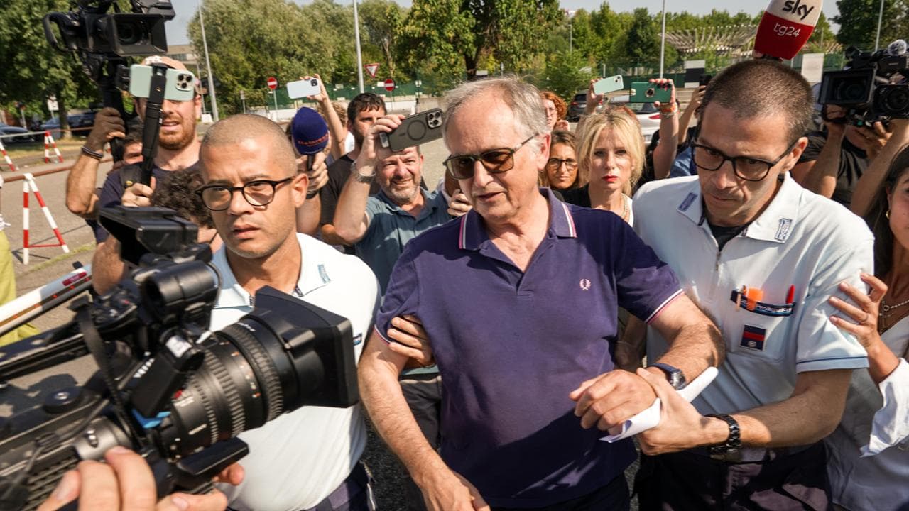 Propaganda e testimonial: così la destra pistolera ha costruito il suo eroe