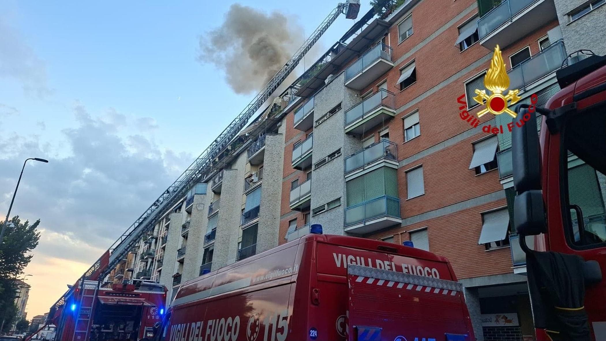 milano va a fuoco un appartamento al sesto piano morti un uomo e una donna da Milano.repubblica.it milano va a fuoco un appartamento al sesto piano morti un uomo e una donna
