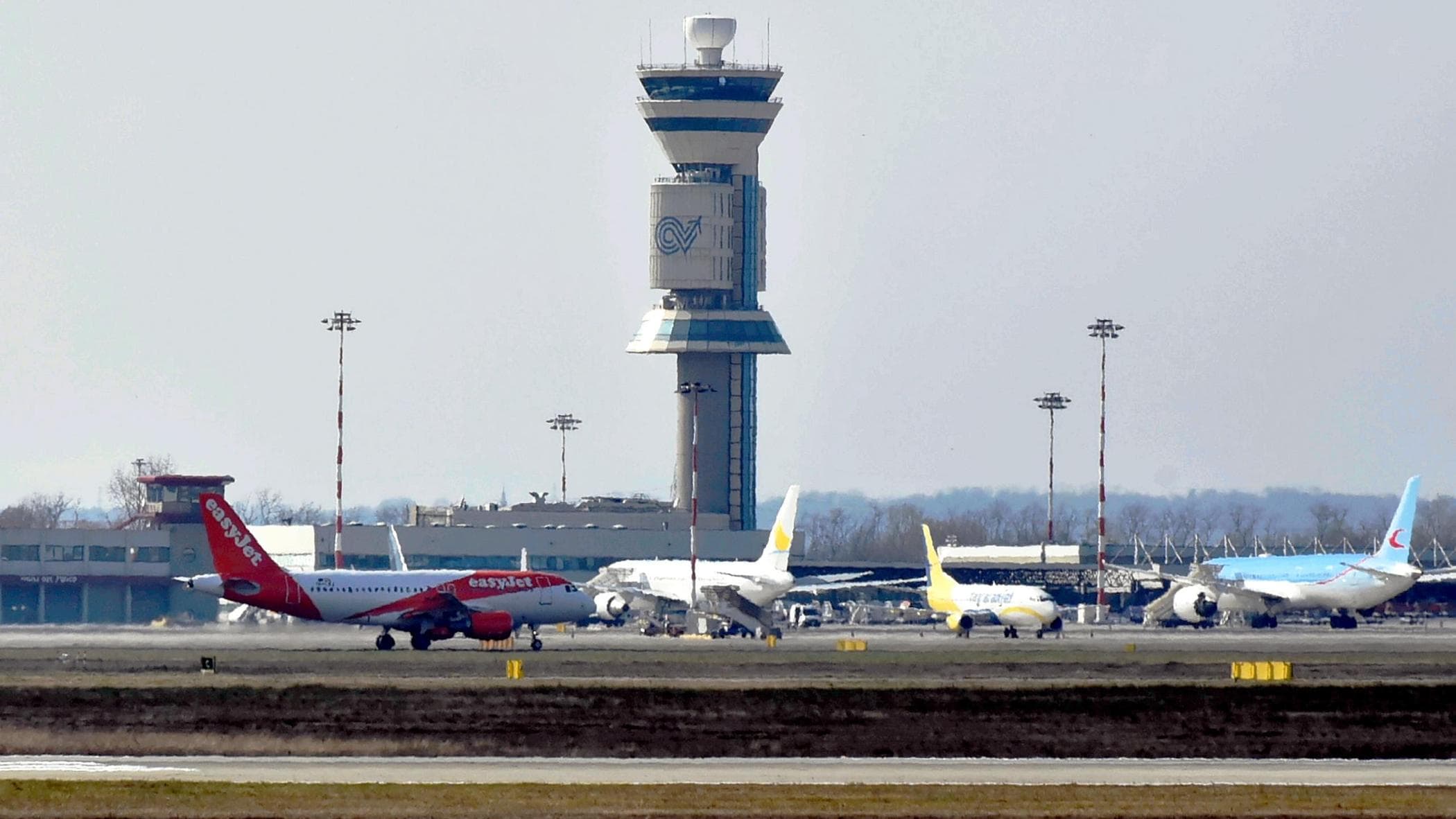 malore per il comandante di un aereo in volo verso varsavia atterraggio d8217emergenza a malpensa da Milano.repubblica.it malore per il comandante di un aereo in volo verso varsavia atterraggio d8217emergenza a malpensa