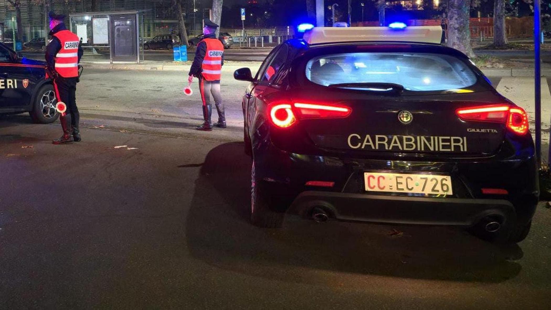 Lo vede con la ex, lo scambia per un rivale e lo uccide investendolo: arrestato a Somma Lombardo