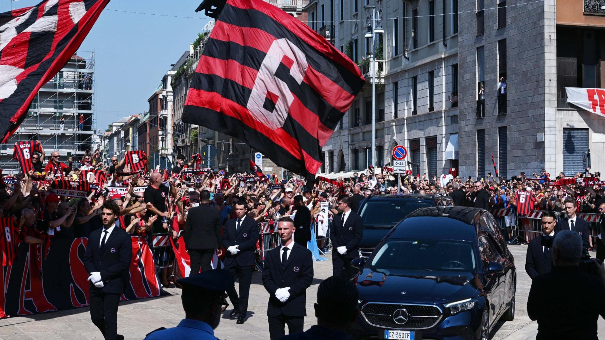 L’ultimo saluto al capitano: lo spogliatoio della memoria a Sant’Ambrogio
