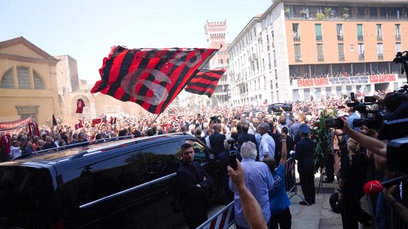Anteprima: Lacrime e cori da stadio, l’addio di Milano a Franco Baresi: “Capitano per sempre”