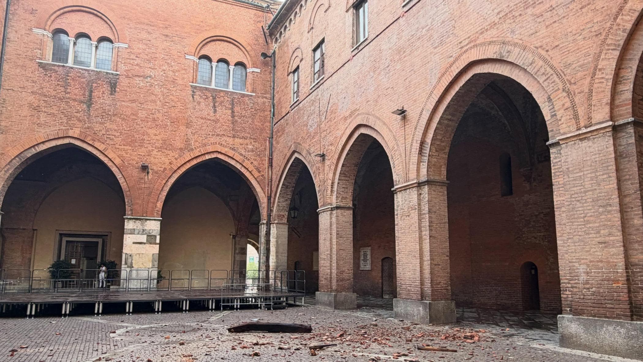 Tromba d’aria su Cremona, danni a Duomo e municipio. Grandinate tra Bresciano, Bergamasca e Brianza