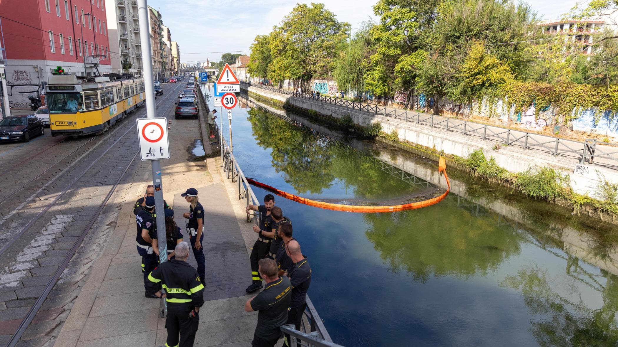 I veleni sversati da un’autobotte, caccia a chi ha inquinato i Navigli