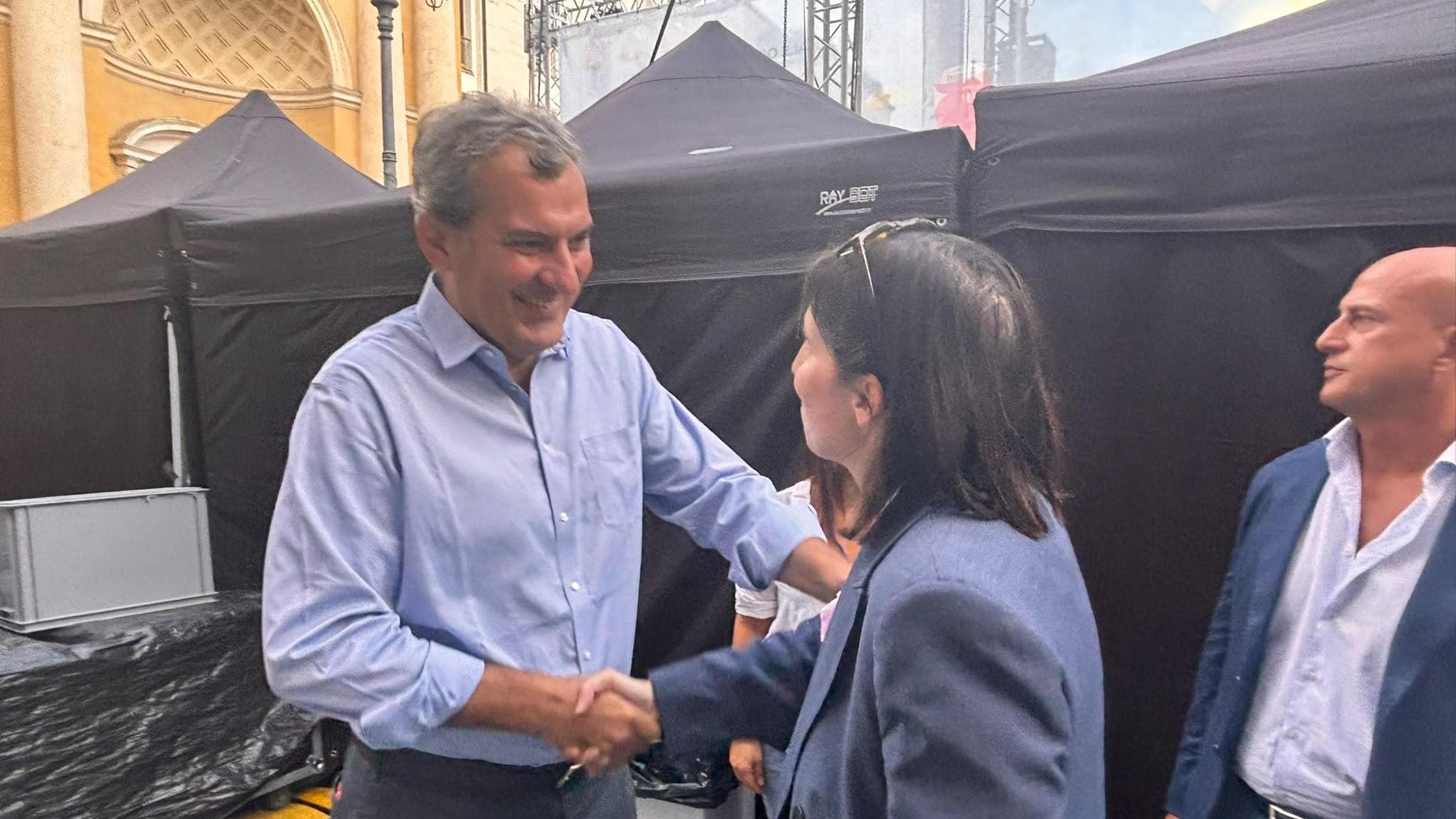 schlein e quella stretta di mano con calabresi la leader pd persone valide ma prima i programmi da Milano.repubblica.it schlein e quella stretta di mano con calabresi la leader pd persone valide ma prima i programmi