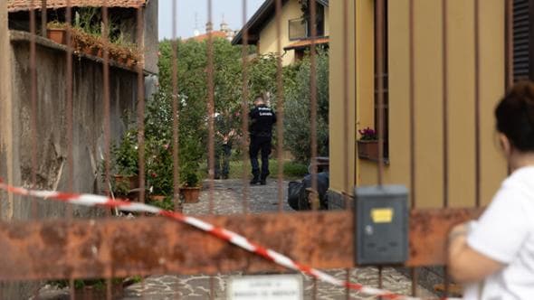 Robecco sul Naviglio, l’operaio Antonio Sperandeo muore precipitando dal sottotetto su cui lavorava