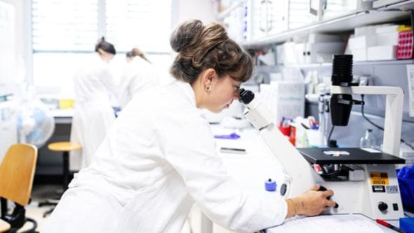 A Monza è nata la Torre della Ricerca: dieci piani per affinare lo studio delle leucemie infantili