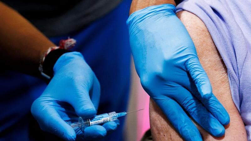 Influenza in Lombardia, parte la campagna di vaccinazione: si comincia dalle categorie a rischio