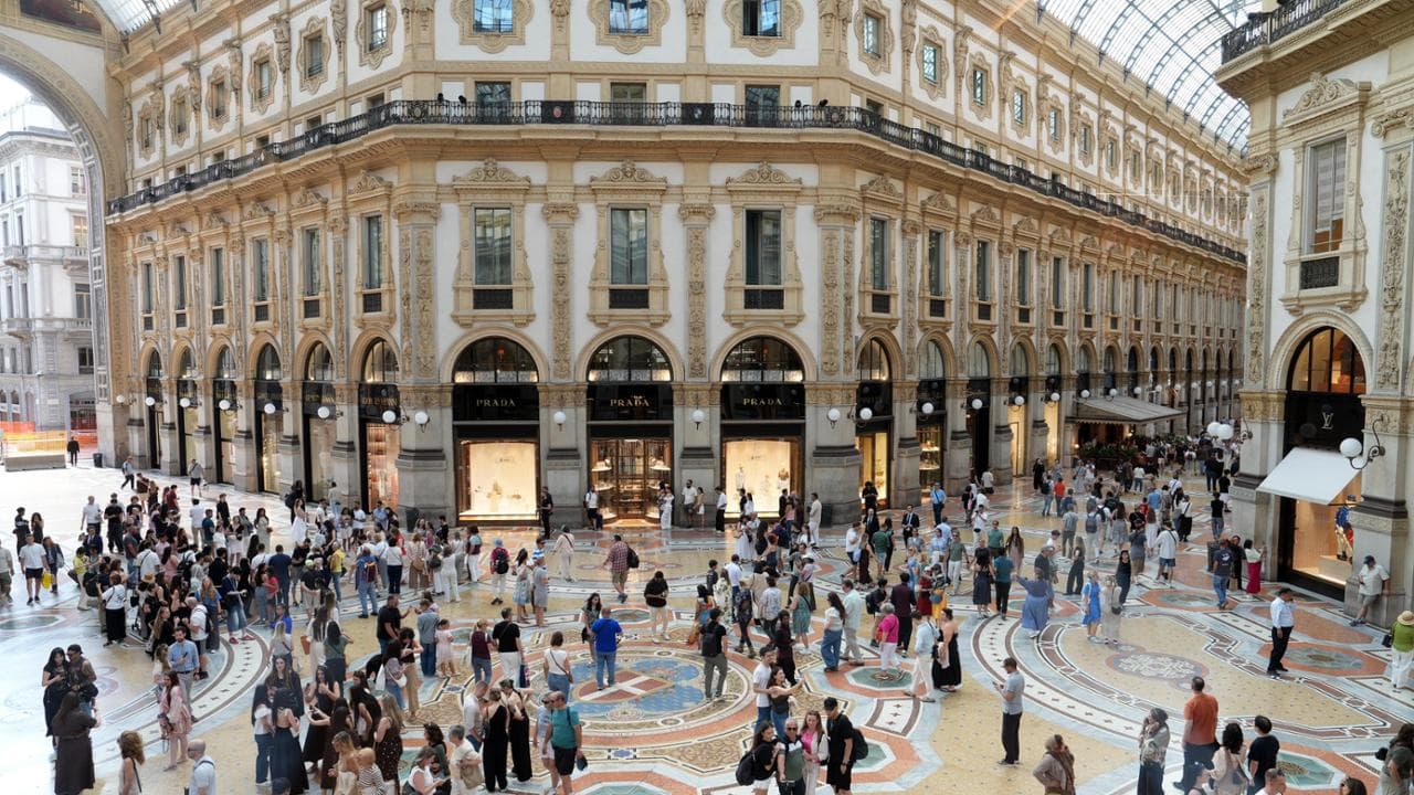 La Galleria record d’incassi, dalle vetrine del lusso 90 milioni in un anno: “Più di A2a”