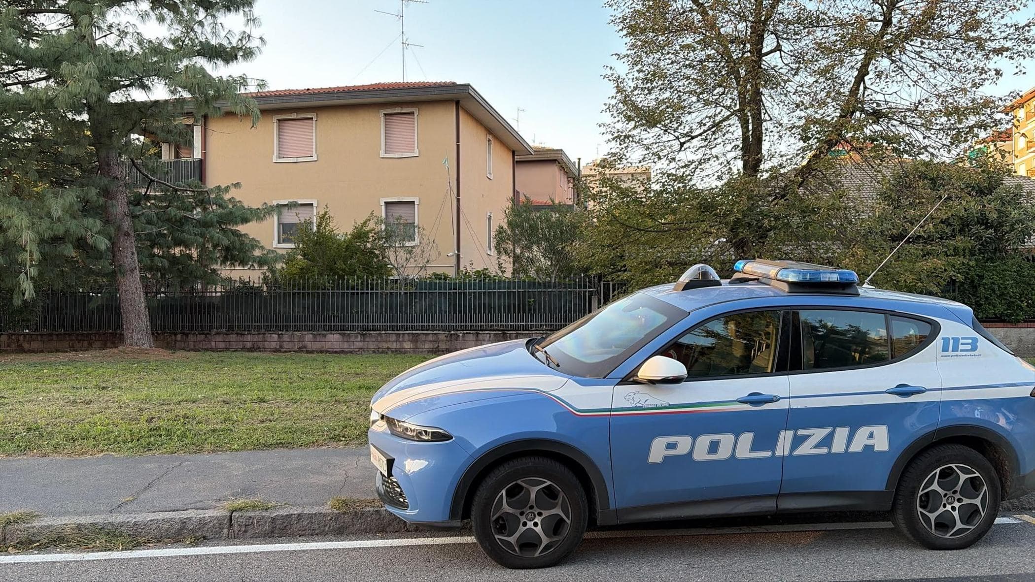neonato trovato in strada dentro a una busta e con la placenta ancora addosso 232 in codice rosso da Milano.repubblica.it neonato trovato in strada dentro a una busta e con la placenta ancora addosso 232 in codice rosso