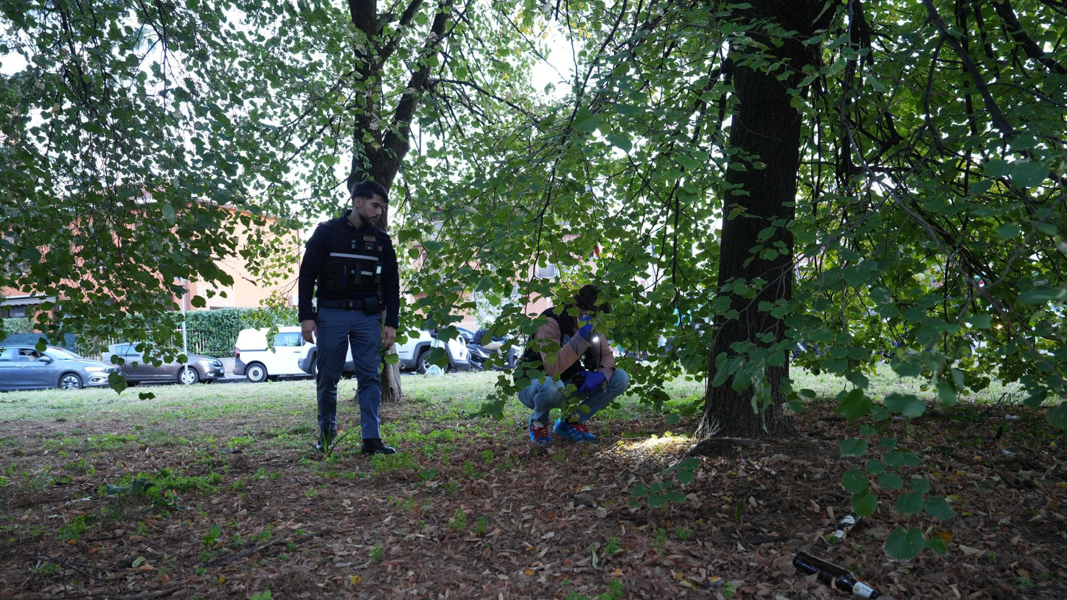neonato trovato in strada dentro a una busta e con la placenta ancora addosso da Milano.repubblica.it neonato trovato in strada dentro a una busta e con la placenta ancora addosso
