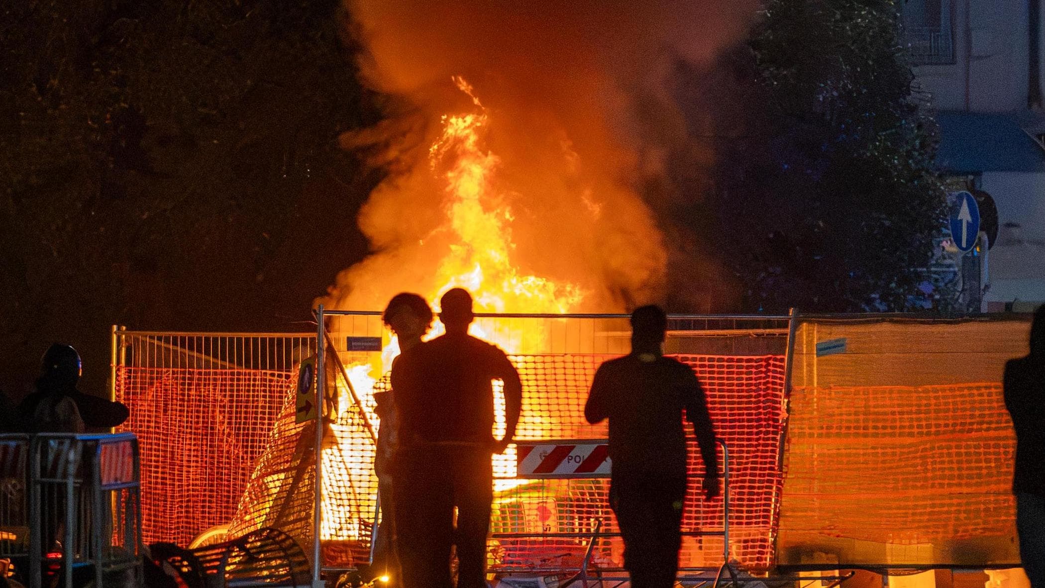 chi sono i devastatori di milano nessun leader o schema solo la caccia allo sbirro da Milano.repubblica.it chi sono i devastatori di milano nessun leader o schema solo la caccia allo sbirro