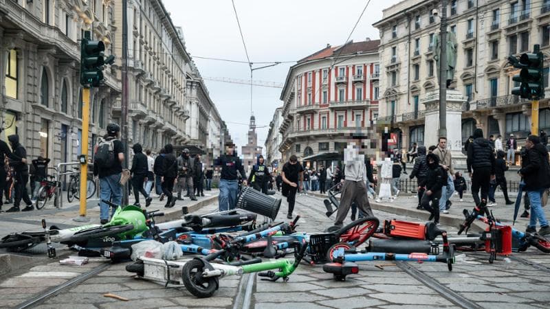 A Milano saccheggi in centro, baby casseur anche di 12 anni: “C’è la situa, io vado e spacco”