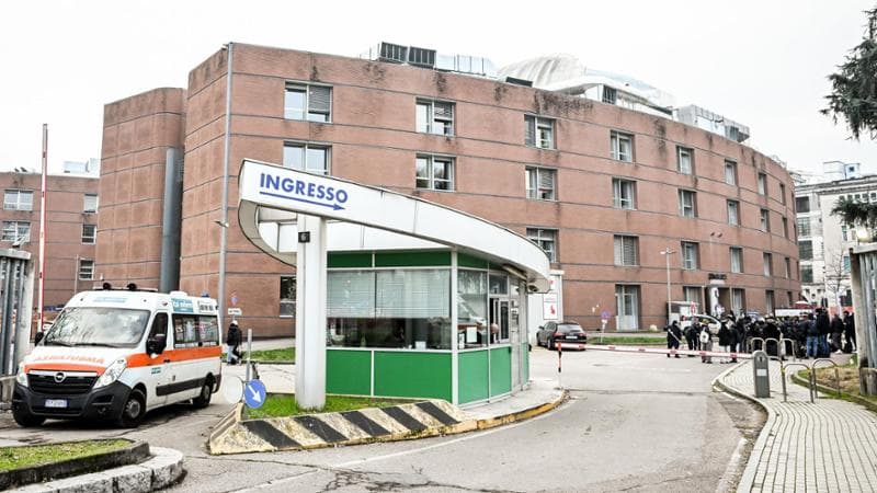 Sbalzato a terra dopo lo scontro con un taxi, viene investito da un’ambulanza: morto Fabrizio Acerni