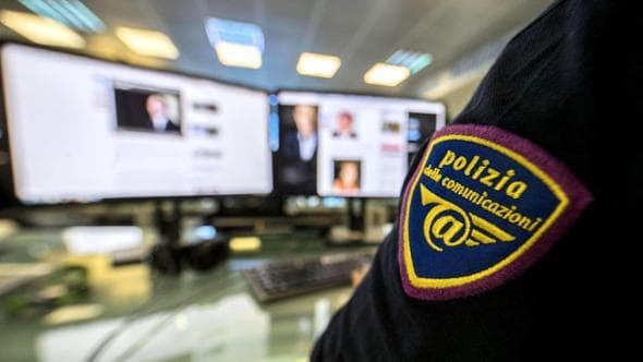 Trovato con migliaia di foto di bambini: arrestato per pedopornografia, è un poliziotto