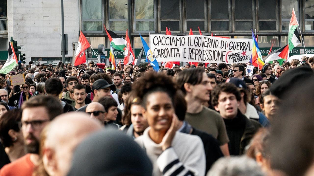 Nel giorno della piazza anti-governo il corteo si prende la Tangenziale Est 