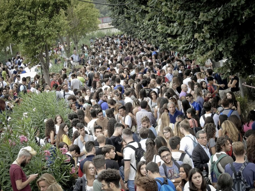 La carica dei 1300: gli studenti provano i test d'ingresso ...