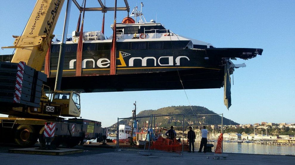 Porto Di Pozzuoli Issata La Nave Medmar Incidentata La Repubblica porto-di-pozzuoli-issata-la-nave-medmar-incidentata-la-repubblica