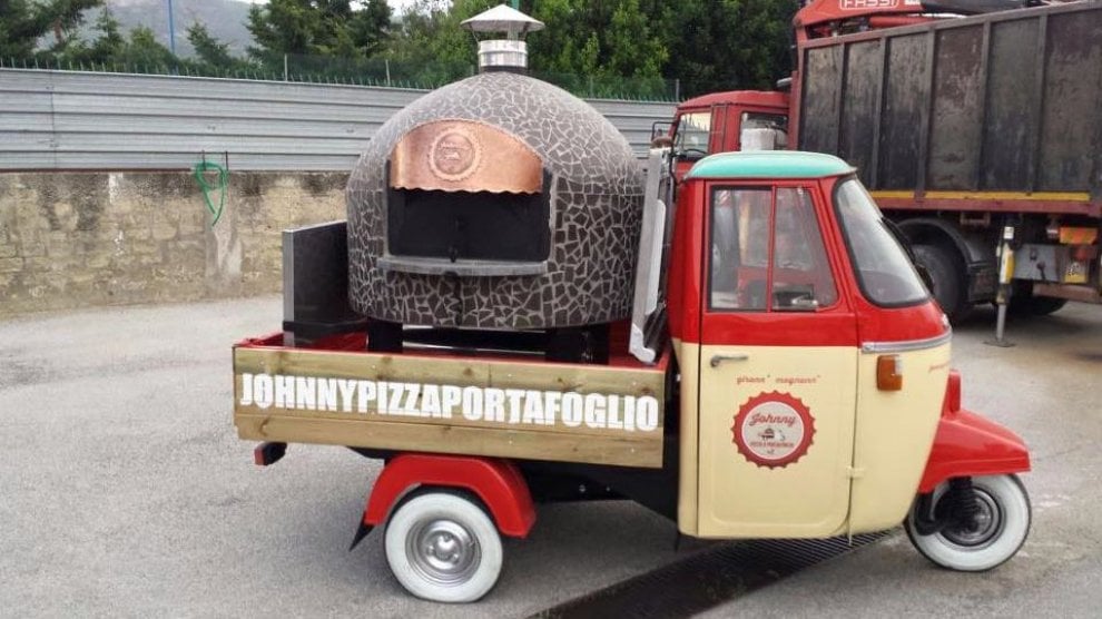 Street food, è napoletano il brevetto dell'Apecar con forno a legna - la  Repubblica