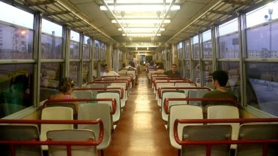 從羅馬或拿坡里到到索倫托的交通方式, 包車, 巴士, 火車, 飛機, 船
How to get from Rome or Naples to Sorrento? Bus, train, plane, taxi, ferry到索倫托的交通方式 火車Circumvesuviana