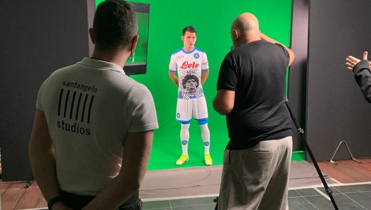 Napoli, una maglia celebrativa per Maradona ma Diego junior: \