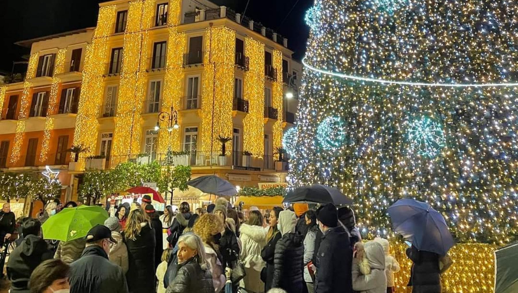 Natale A Sorrento Le Luminarie Dedicate A Lucio Dalla La Repubblica