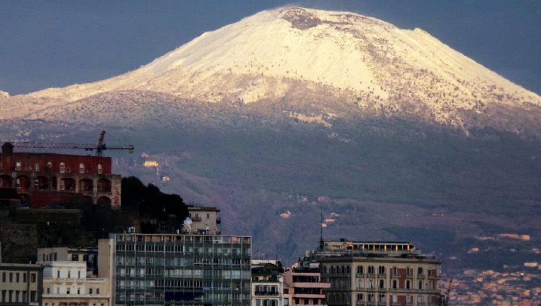 Maltempo: Vesuvio imbiancato, rinviata per neve la partita Avellino-Catania  - la Repubblica