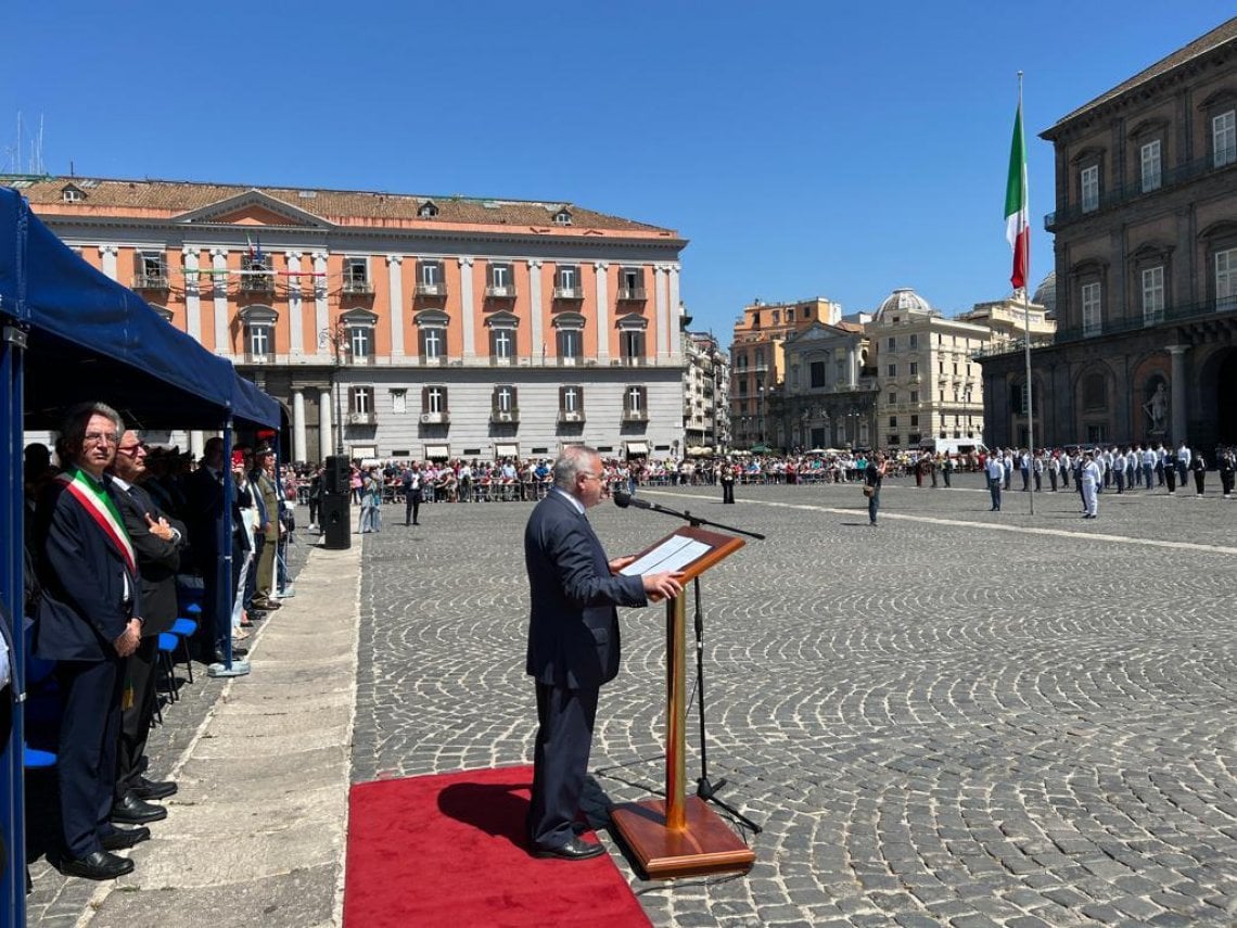 Festa della Repubblica, la cerimonia in piazza del Plebiscito - la ...