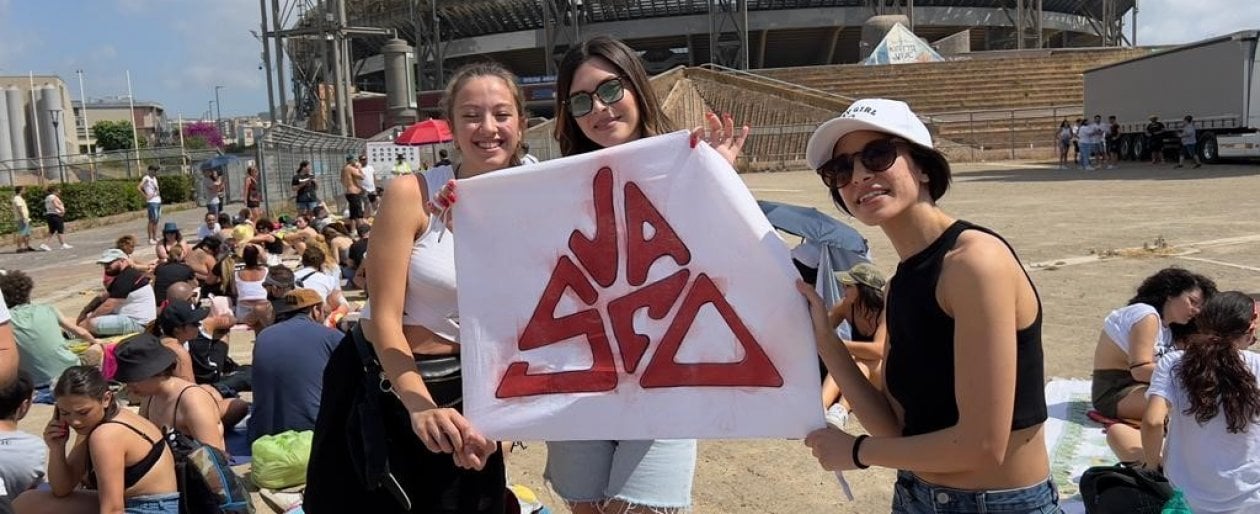 Concerto di Vasco Rossi a Napoli, fan in attesa davanti allo stadio  Maradona - la Repubblica