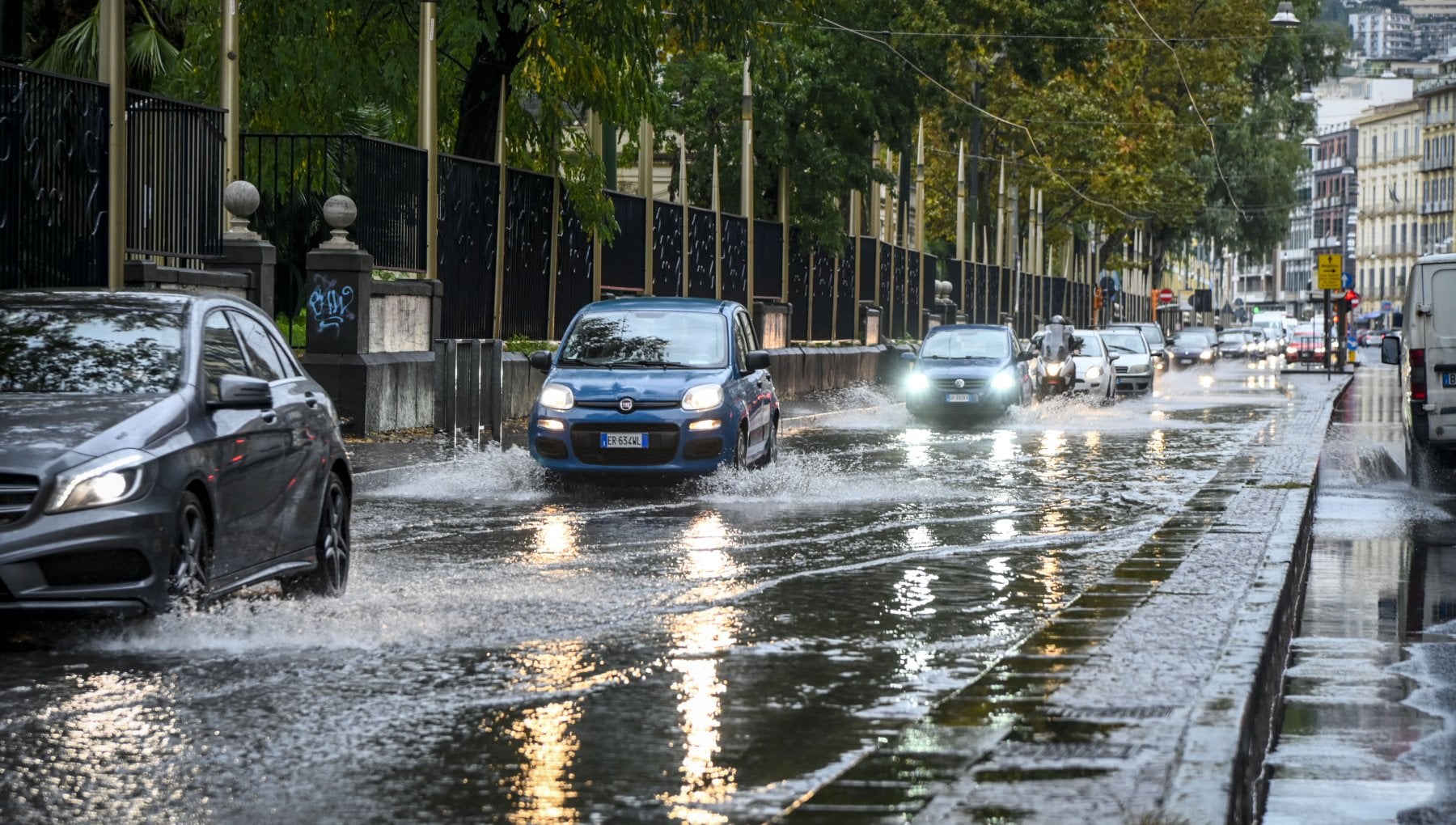 Campania, il maltempo peggiora: allerta meteo prorogata fino a domani Campania, il maltempo peggiora: allerta meteo prorogata fino a domani