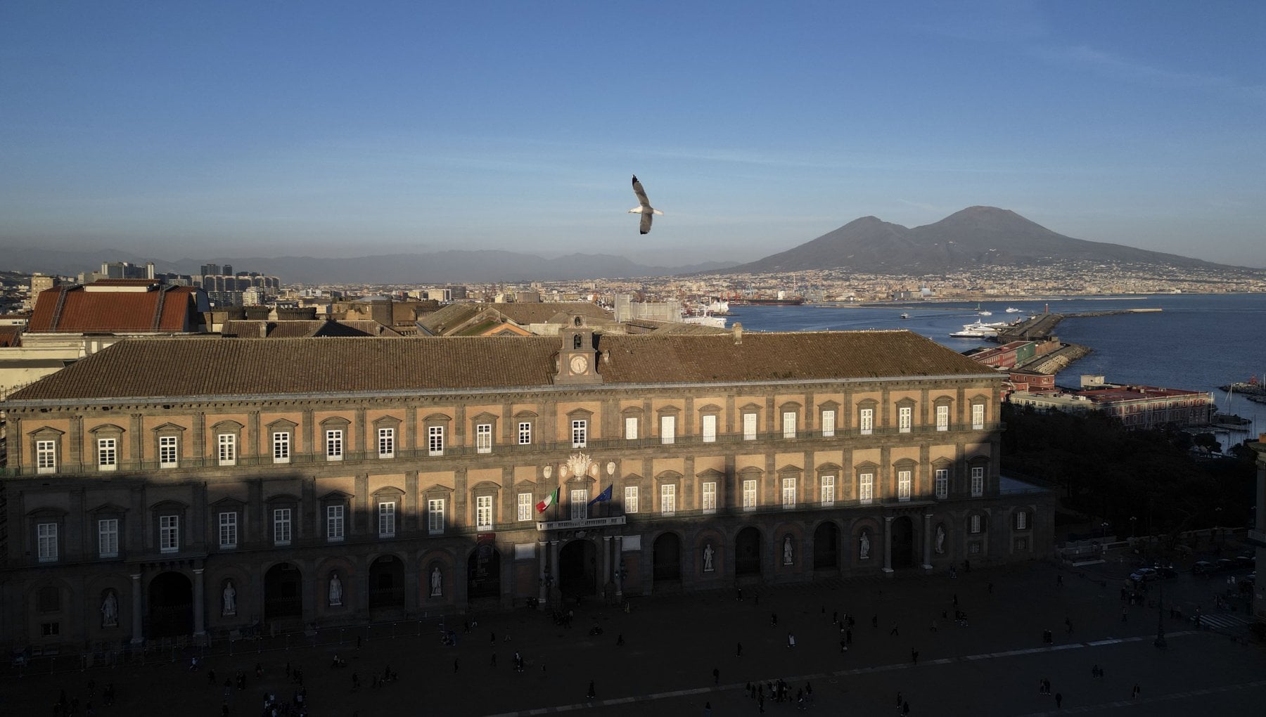 Dai vicerè ai Savoia, la fantastica storia del Palazzo Reale di Napoli ...