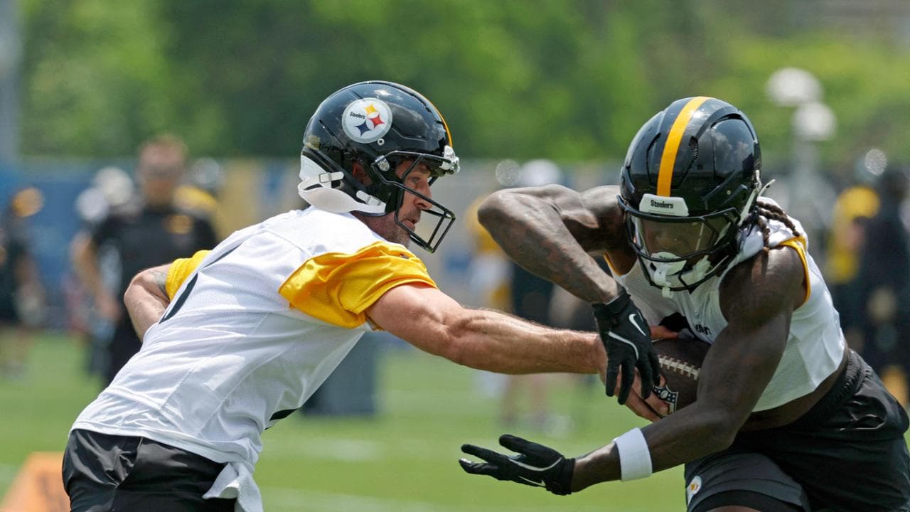 Aaron Rodgers throwing a pass at Steelers Minicamp
