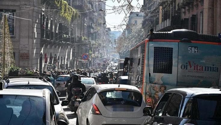 Smog, infrazione Ue per l’inquinamento a Napoli e Palermo - la Repubblica