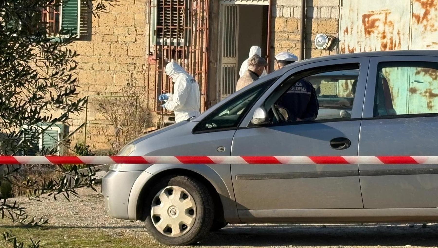 Spara alla moglie col fucile nel Beneventano: ricoverata in gravi condizioni