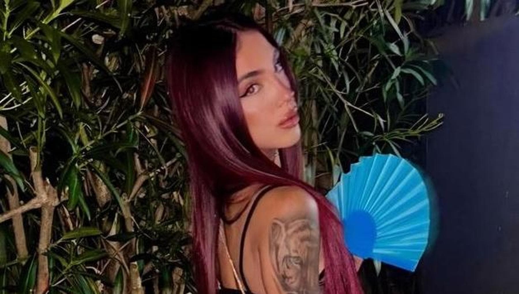 Uccisa a 22 anni, forse una lite in famiglia. A Napoli si cerca il fratello