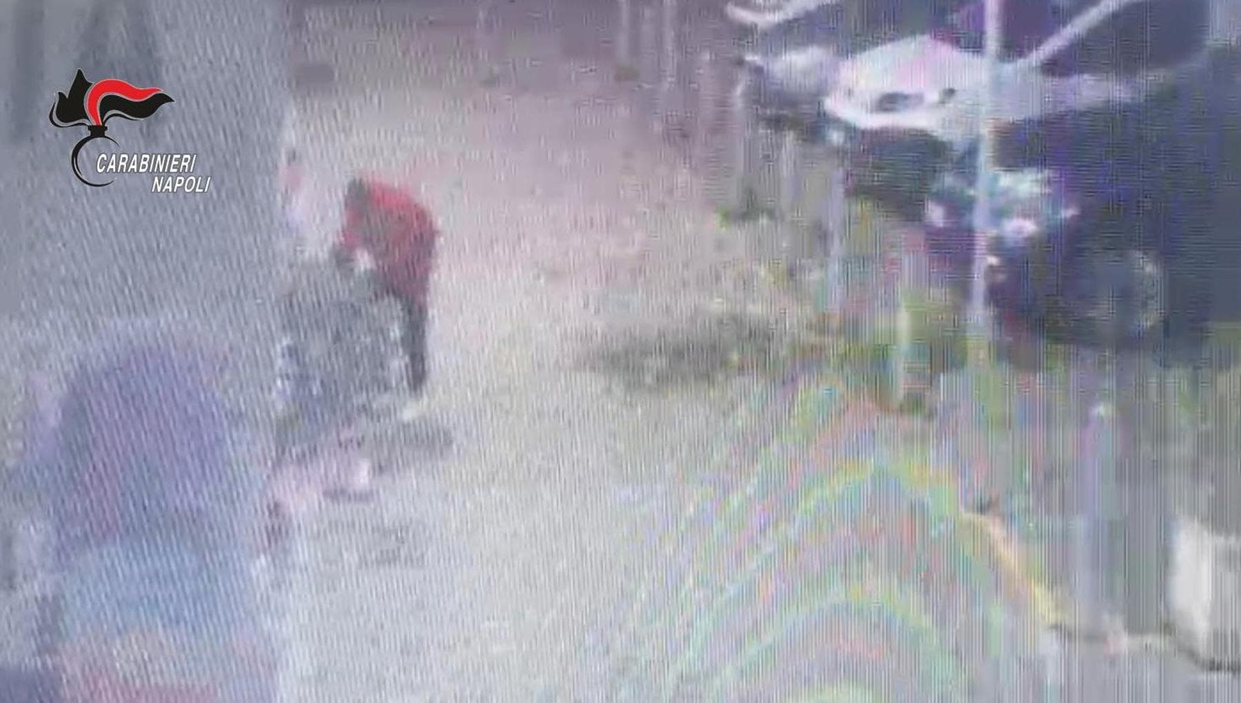 Tenta di rapire bimbo in supermercato a Caivano, arrestato dai carabinieri