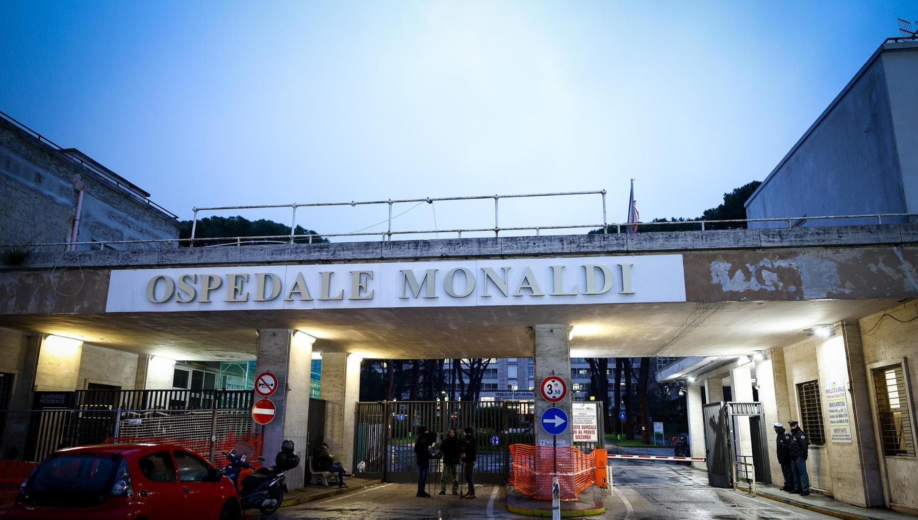 Bimbo di Napoli, il bollettino medico del Monaldi: “Condizioni in rapido peggioramento”