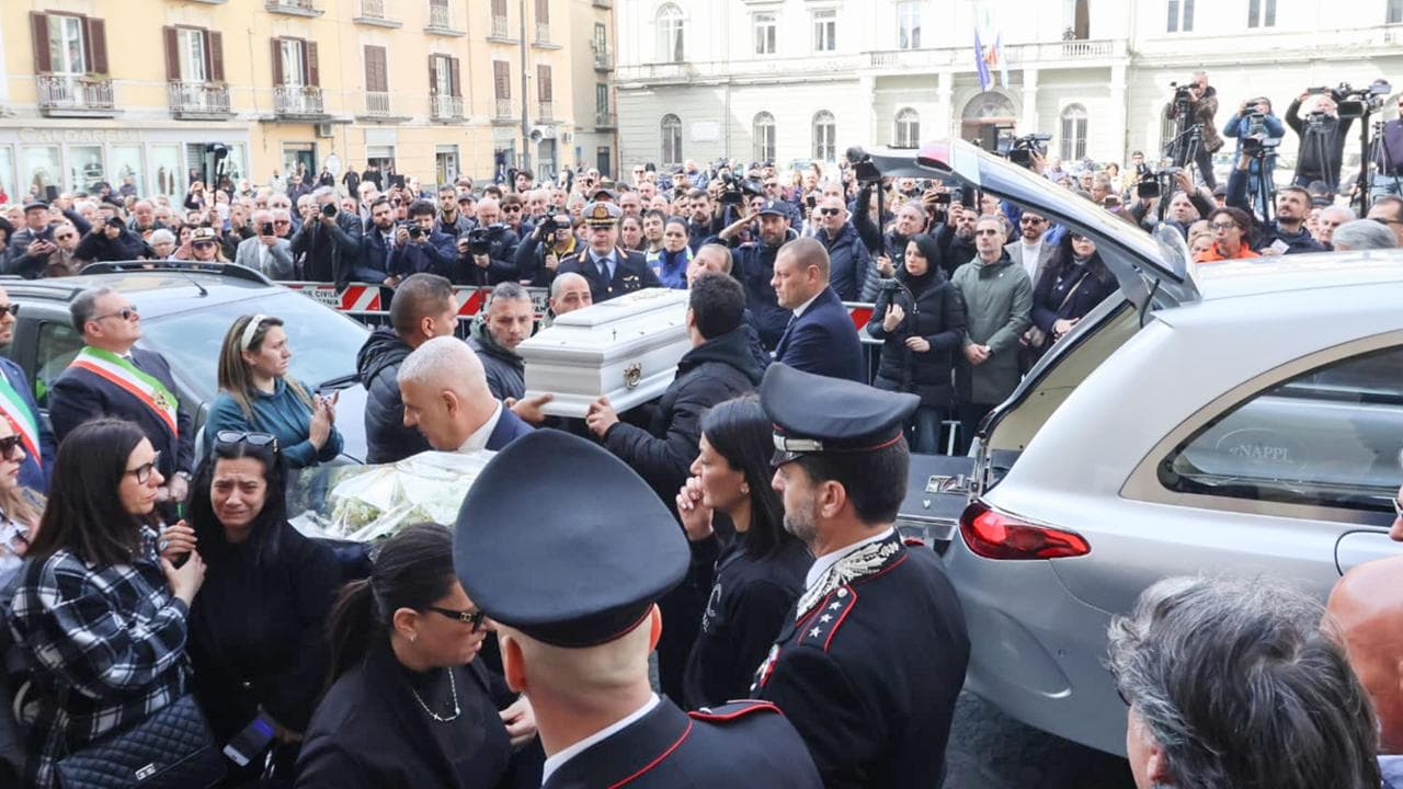 I funerali di Domenico, il bimbo morto dopo il trapianto di un cuore ...