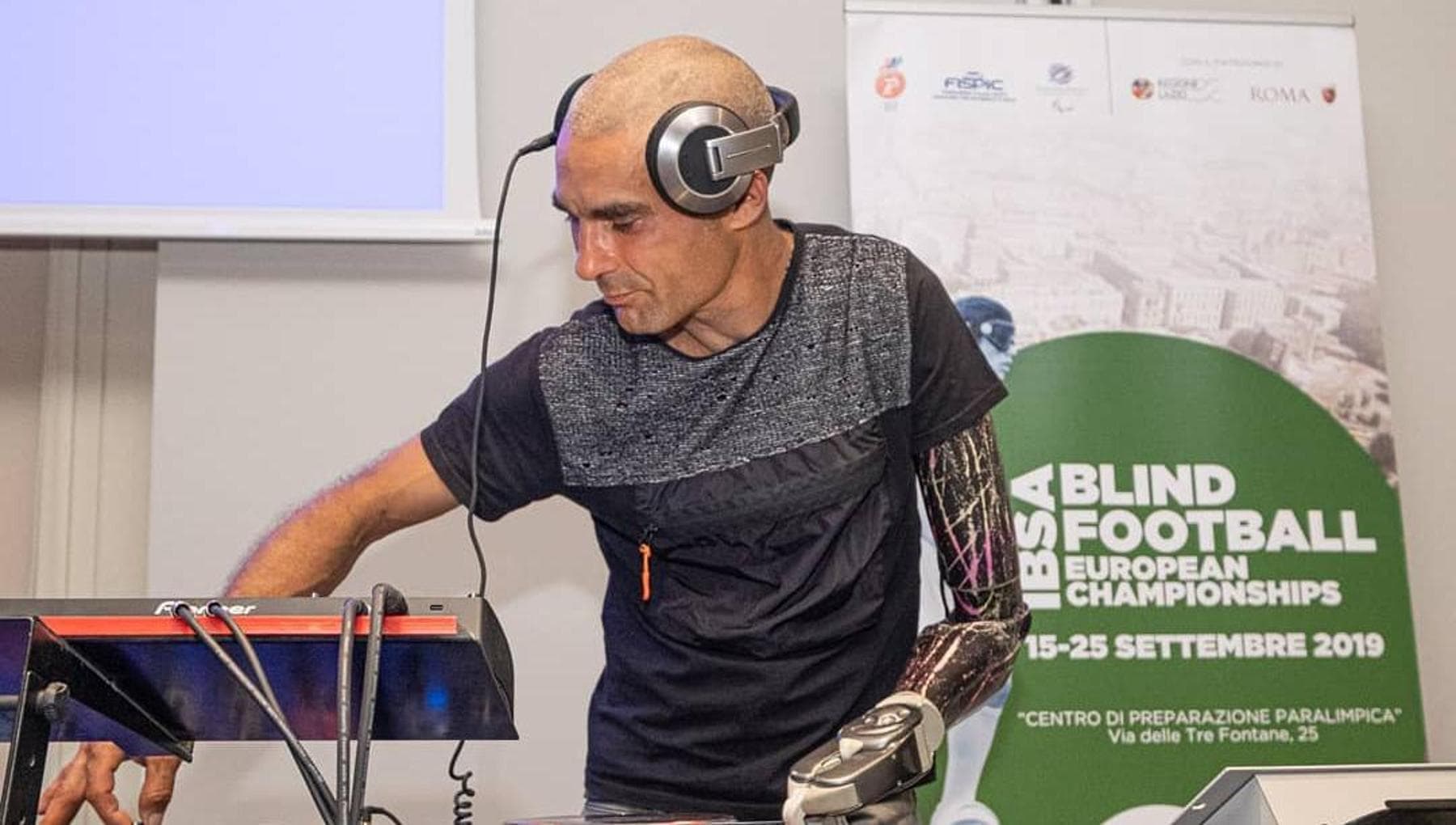 Michele Specchiale, un deejay “bionico” salernitano alla consolle per l’apertura delle Paralimpiadi